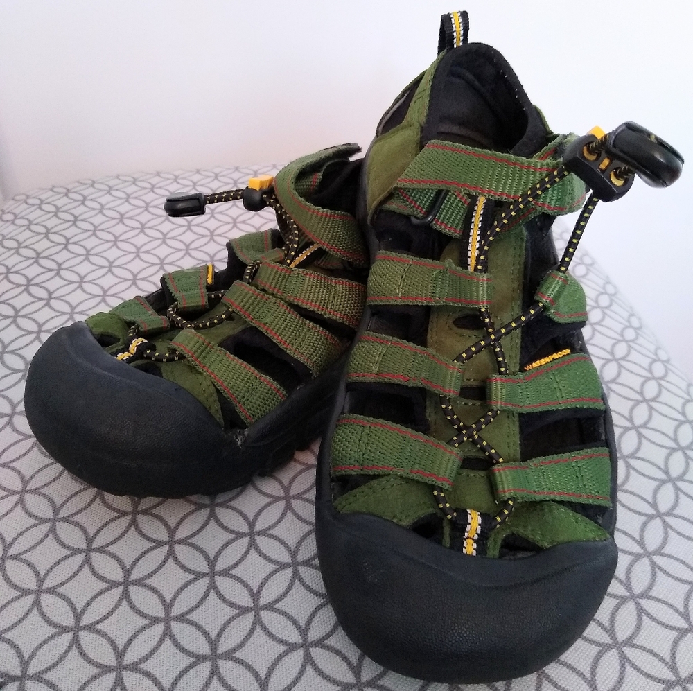 Kids green Keen Newport H2 sandals, sz 4 youth